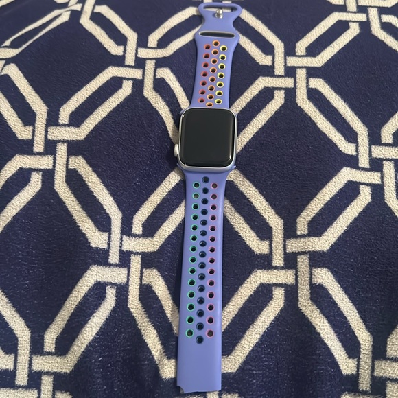 already reset brand new se 8 comes with two bands